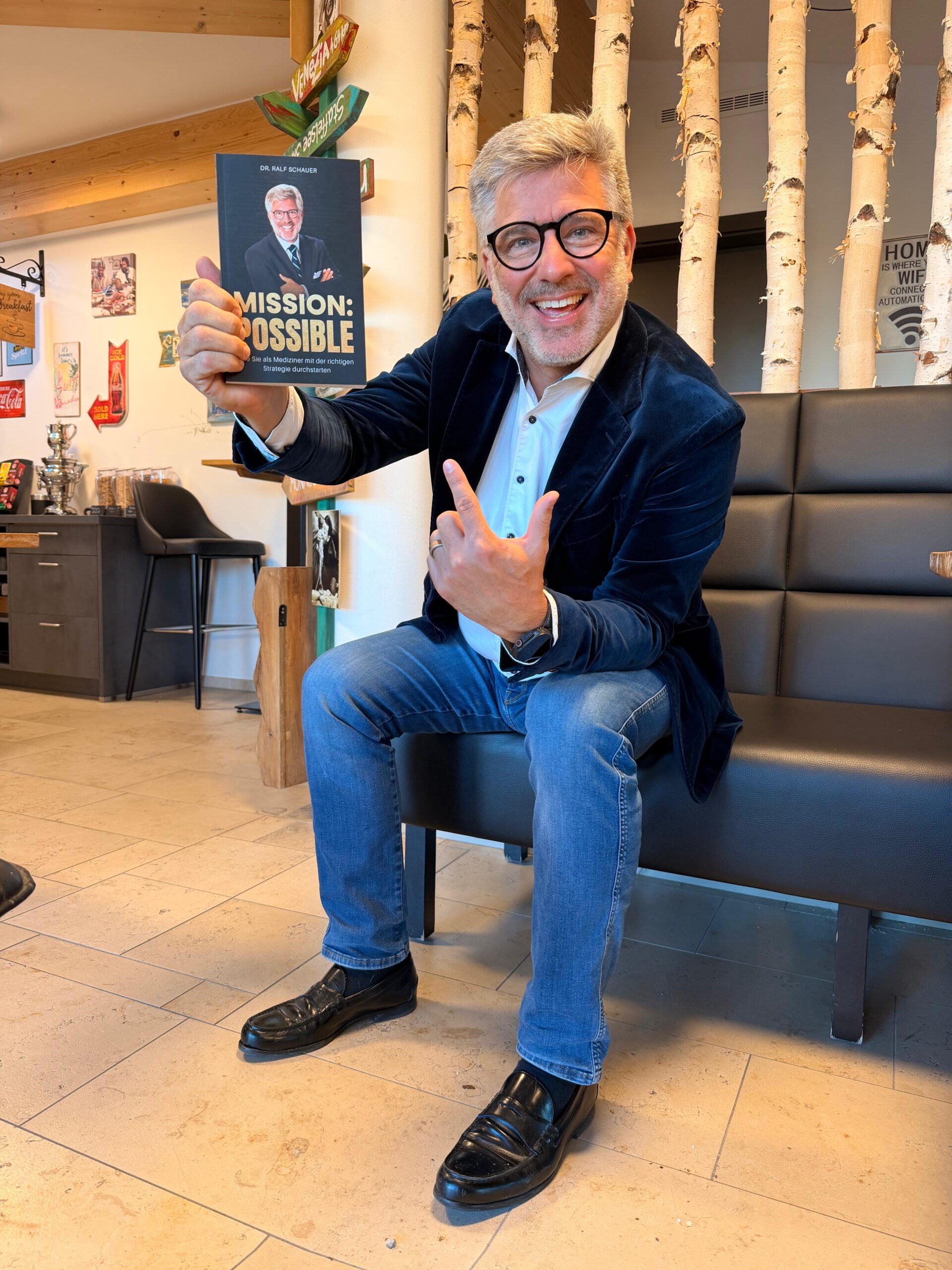 Dr. Ralf Schauer mit Mission:Possible Buch